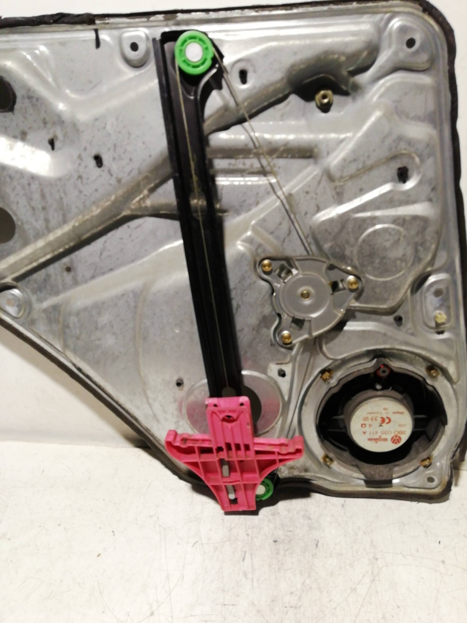 Elevalunas trasero derecho VOLKSWAGEN PASSAT BERLINA (312) 2