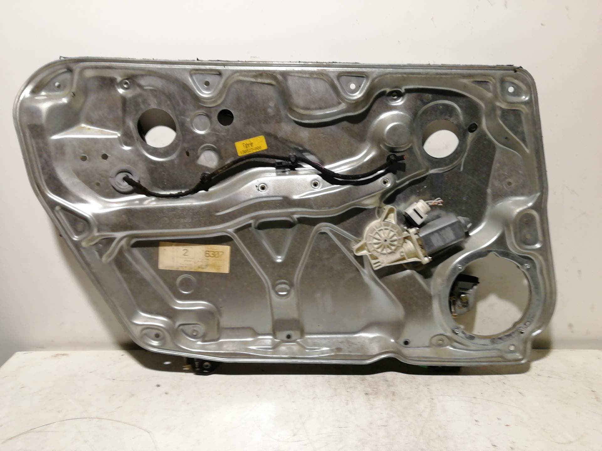 Motor elevalunas delantero izquierdo VOLKSWAGEN PASSAT BERLINA (312)