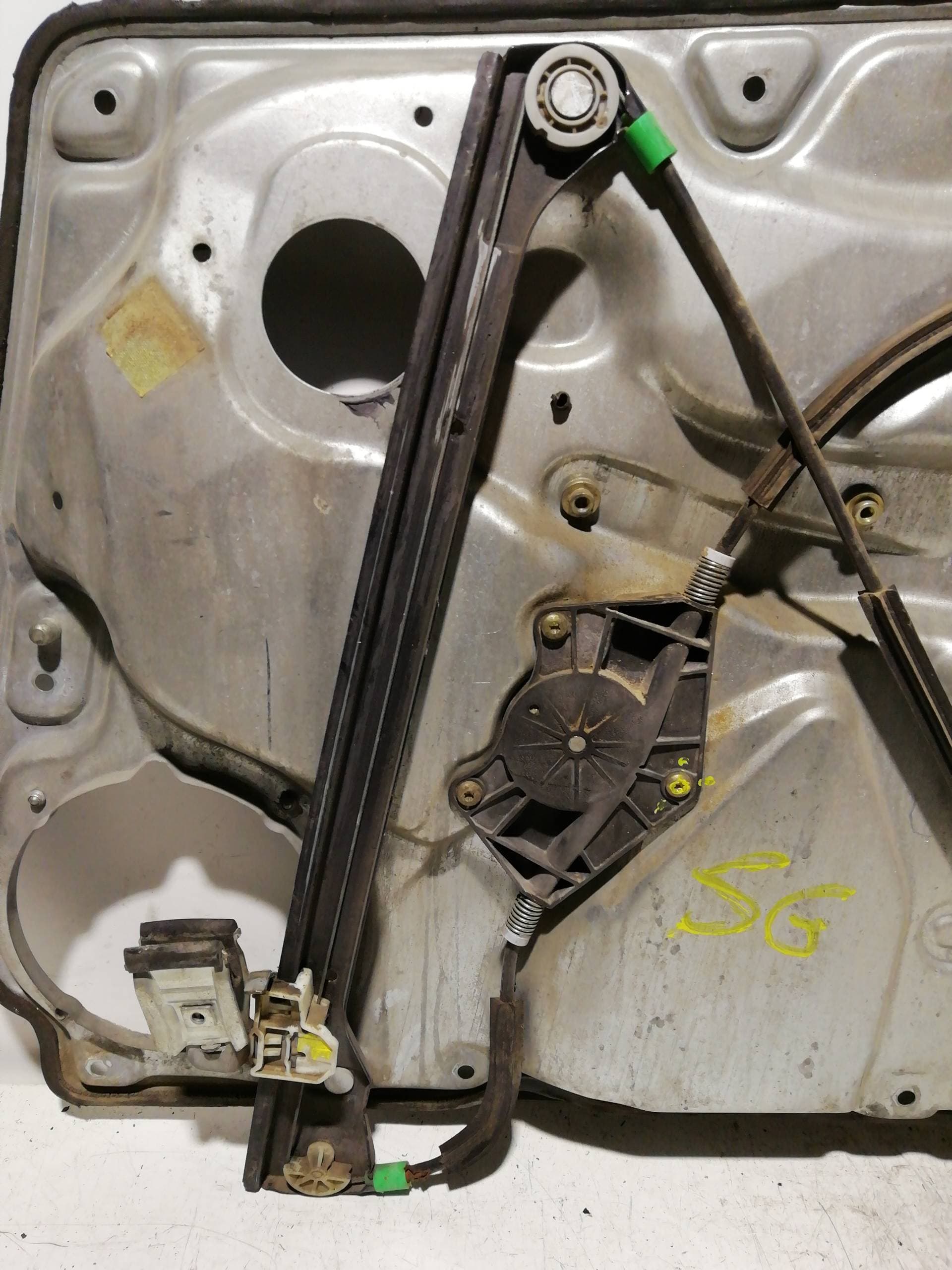 Motor elevalunas delantero izquierdo VOLKSWAGEN PASSAT BERLINA (312) 3