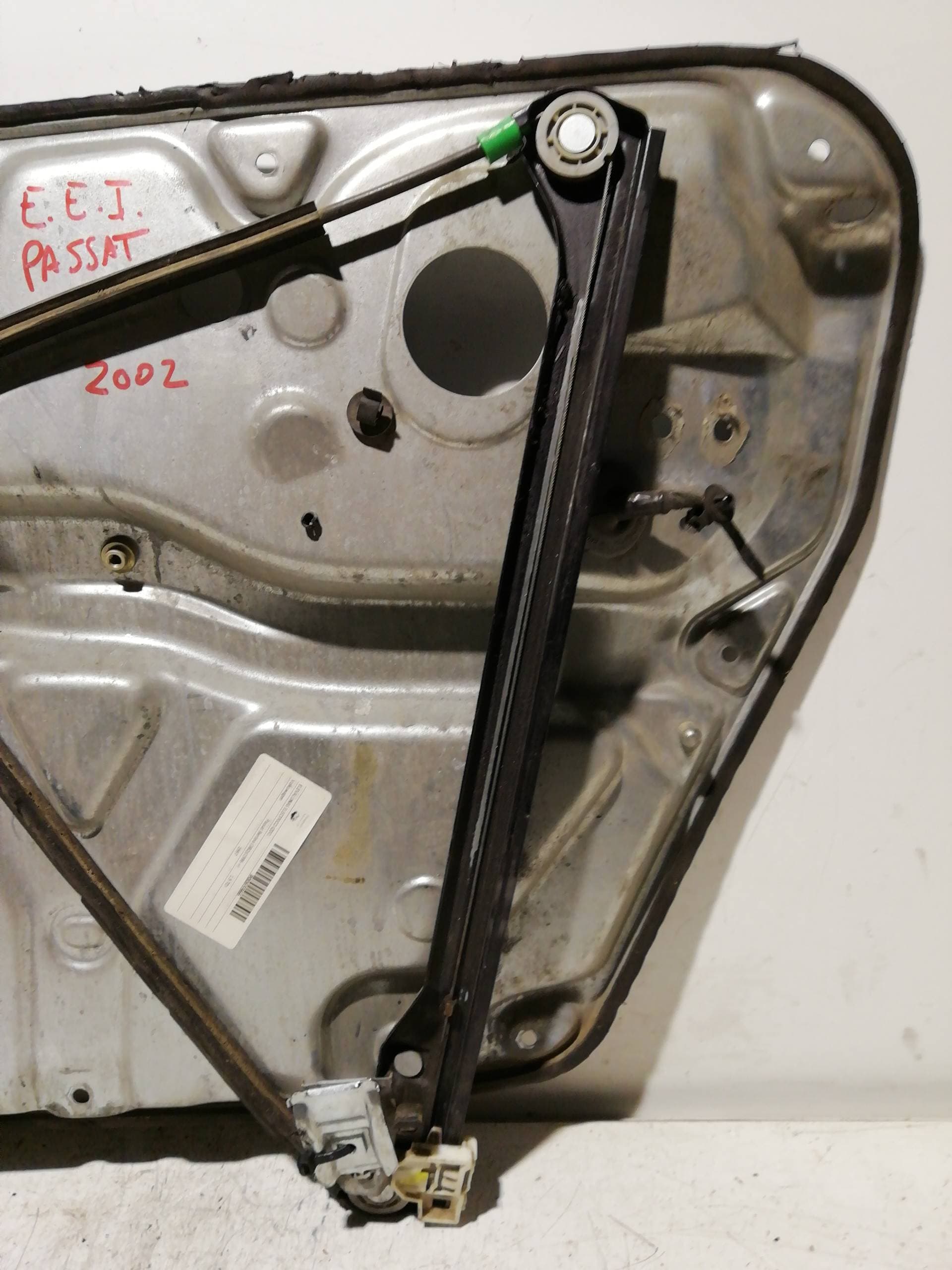 Motor elevalunas delantero izquierdo VOLKSWAGEN PASSAT BERLINA (312) 2