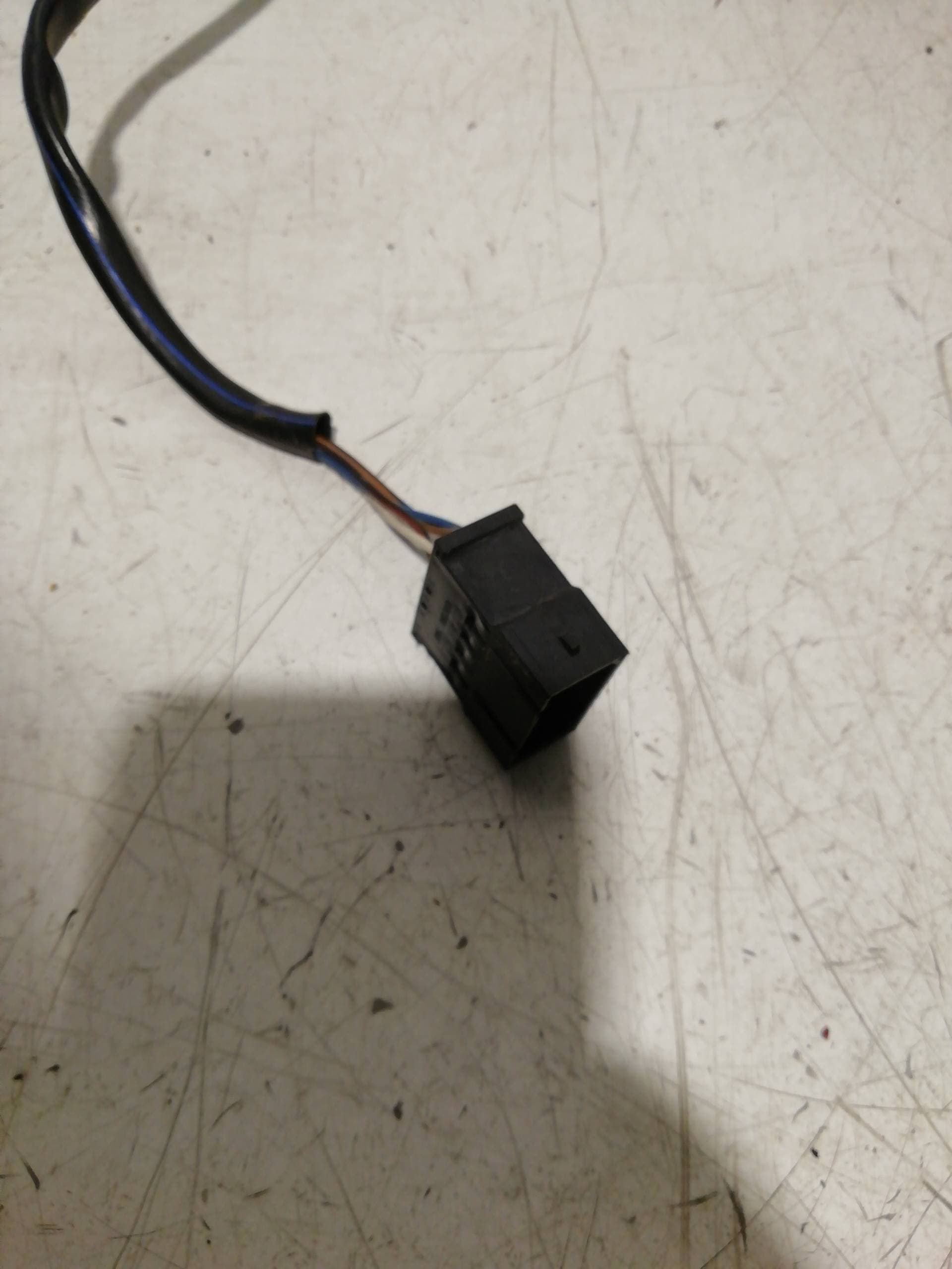 Retrovisor derecho VOLKSWAGEN PASSAT BERLINA (312) 3