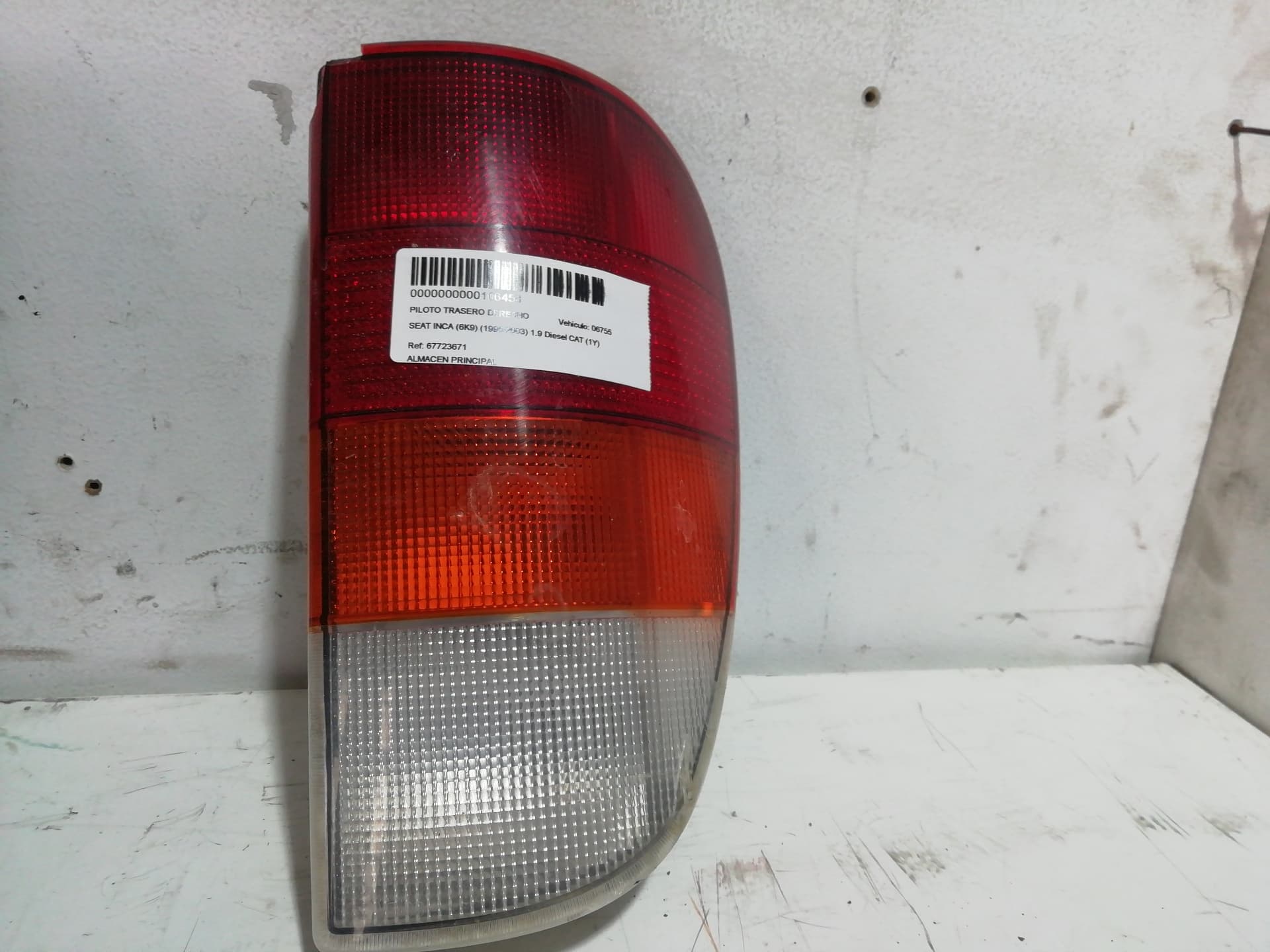 Piloto trasero derecho SEAT INCA (6K9)