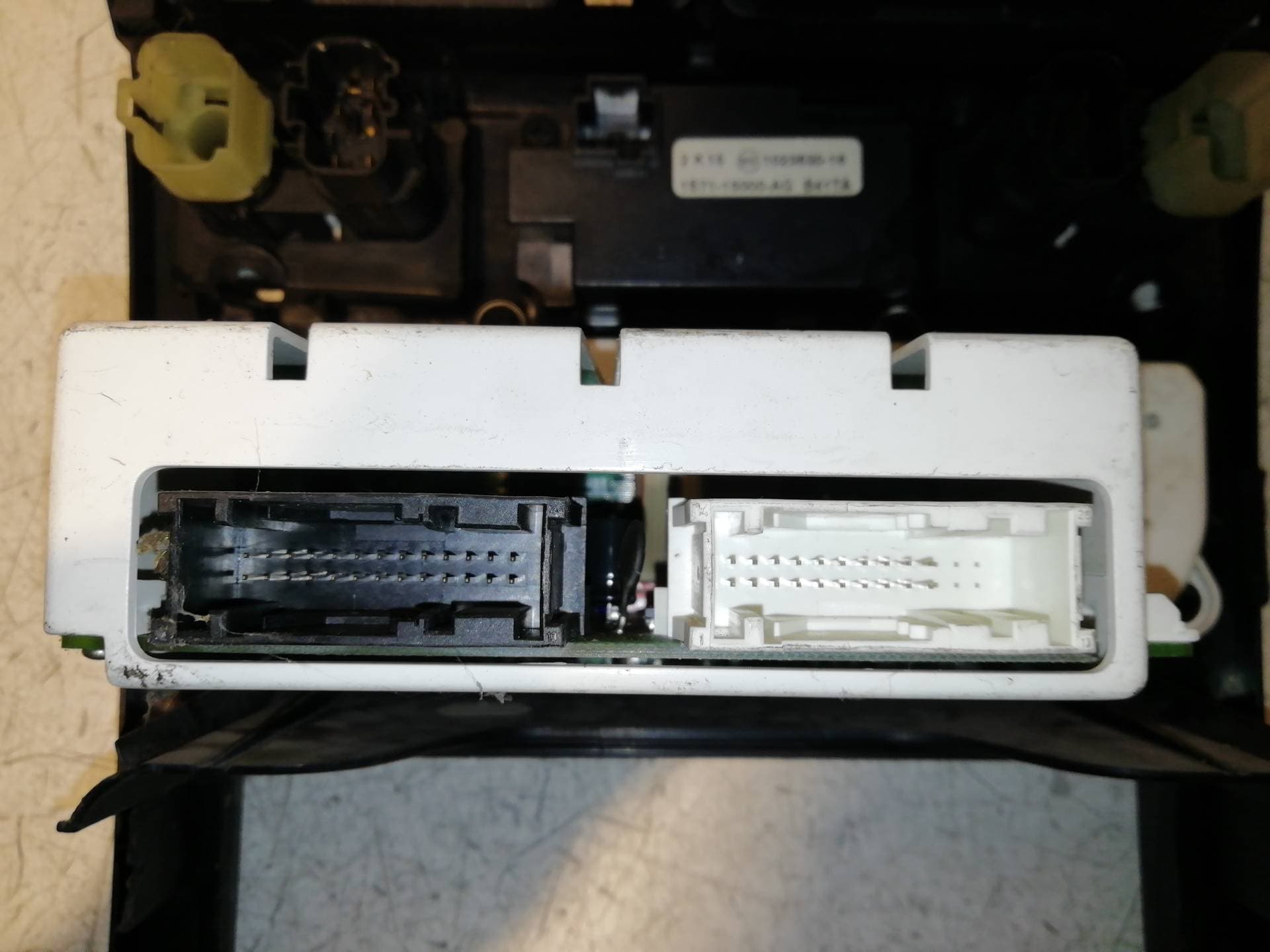Consola central FORD MONDEO BERLINA (GD) 4