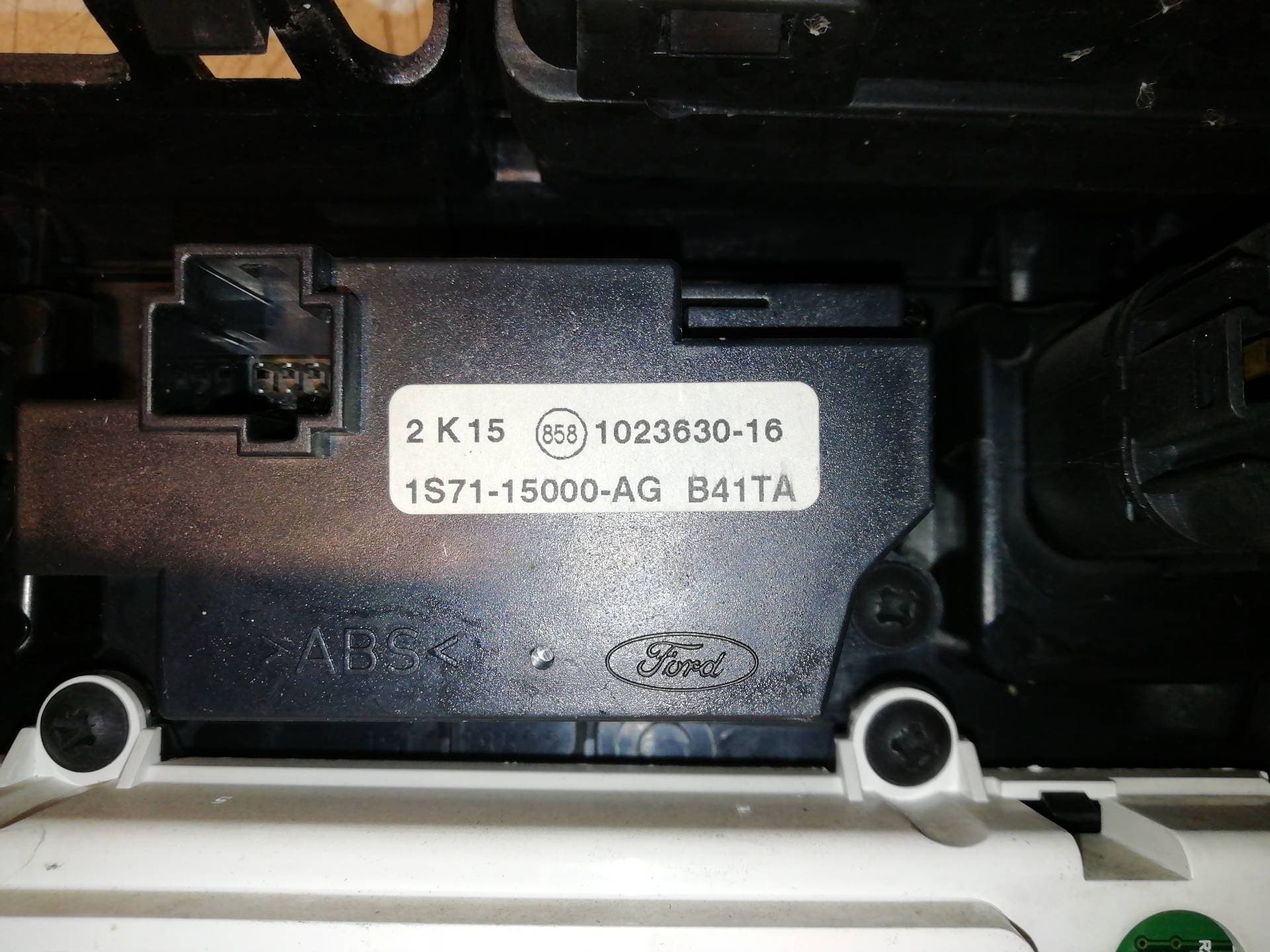 Consola central FORD MONDEO BERLINA (GD) 2