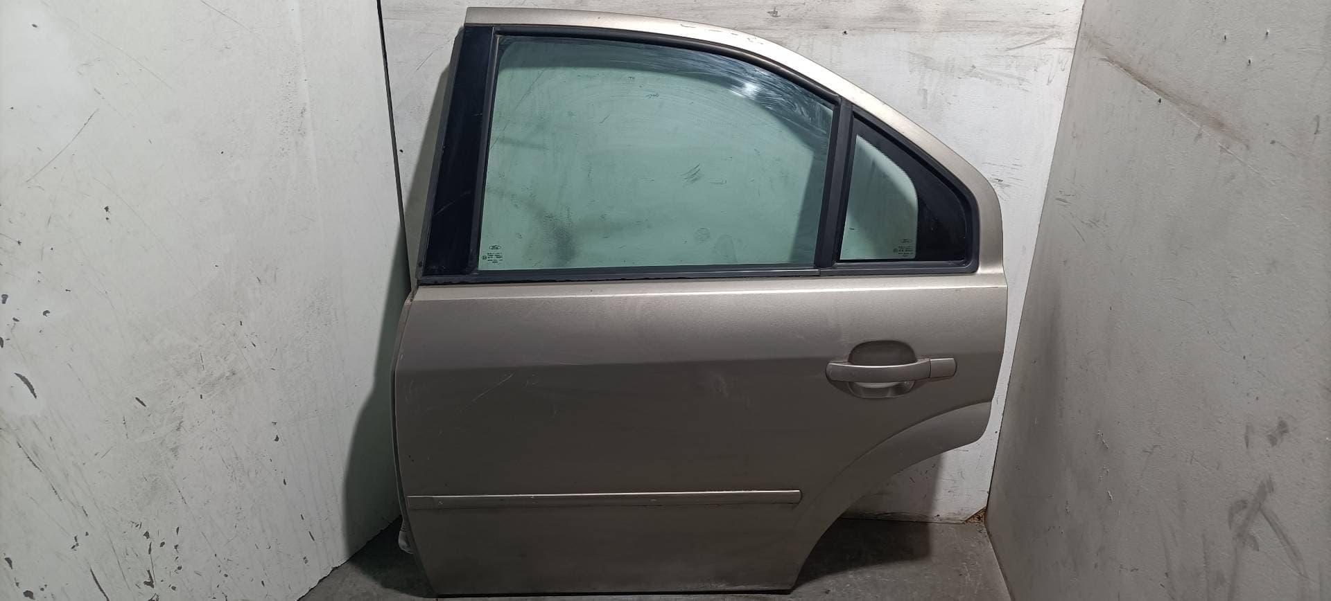 Puerta trasera izquierda FORD MONDEO BERLINA (GD)