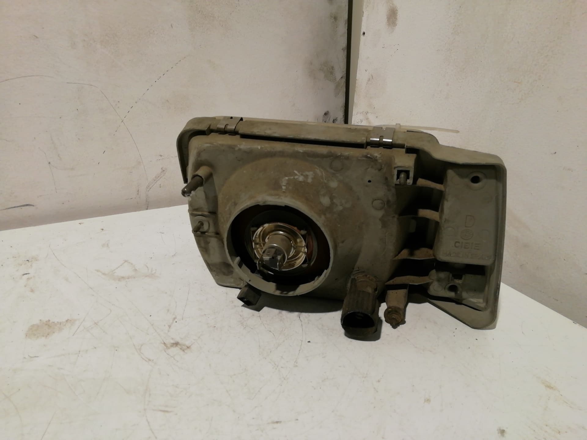 Faro derecho SEAT TERRA 2