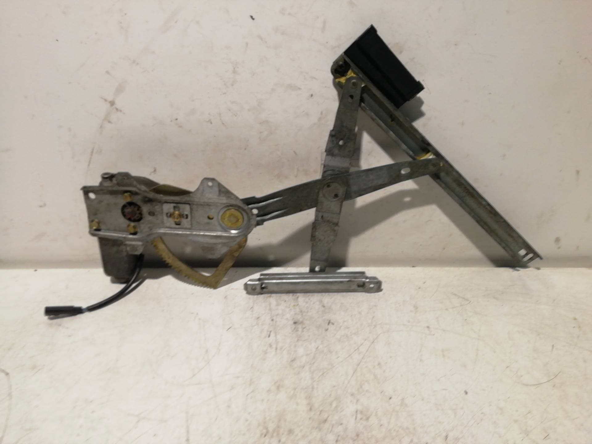 Elevalunas trasero derecho FORD SCORPIO 4