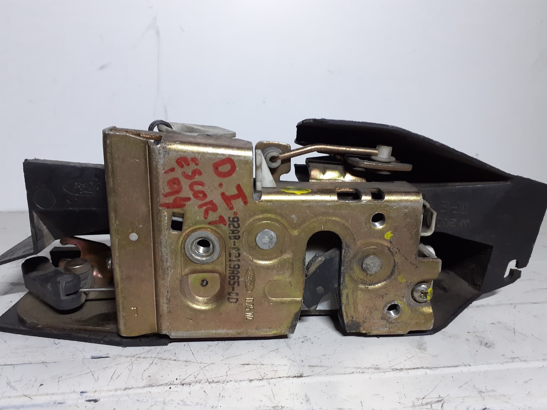 Cerradura puerta delantera izquierda FORD ESCORT BERLINA 4