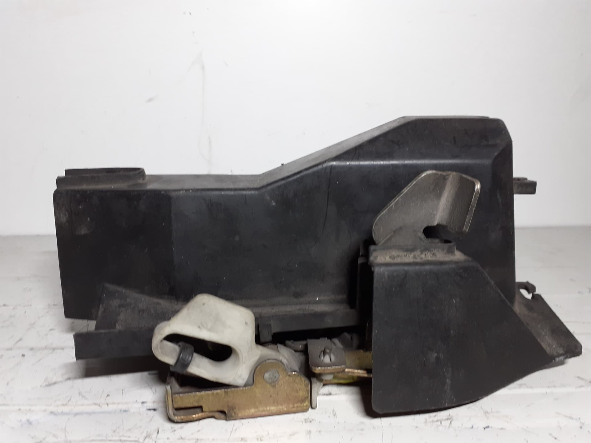 Cerradura puerta delantera izquierda FORD ESCORT BERLINA 3