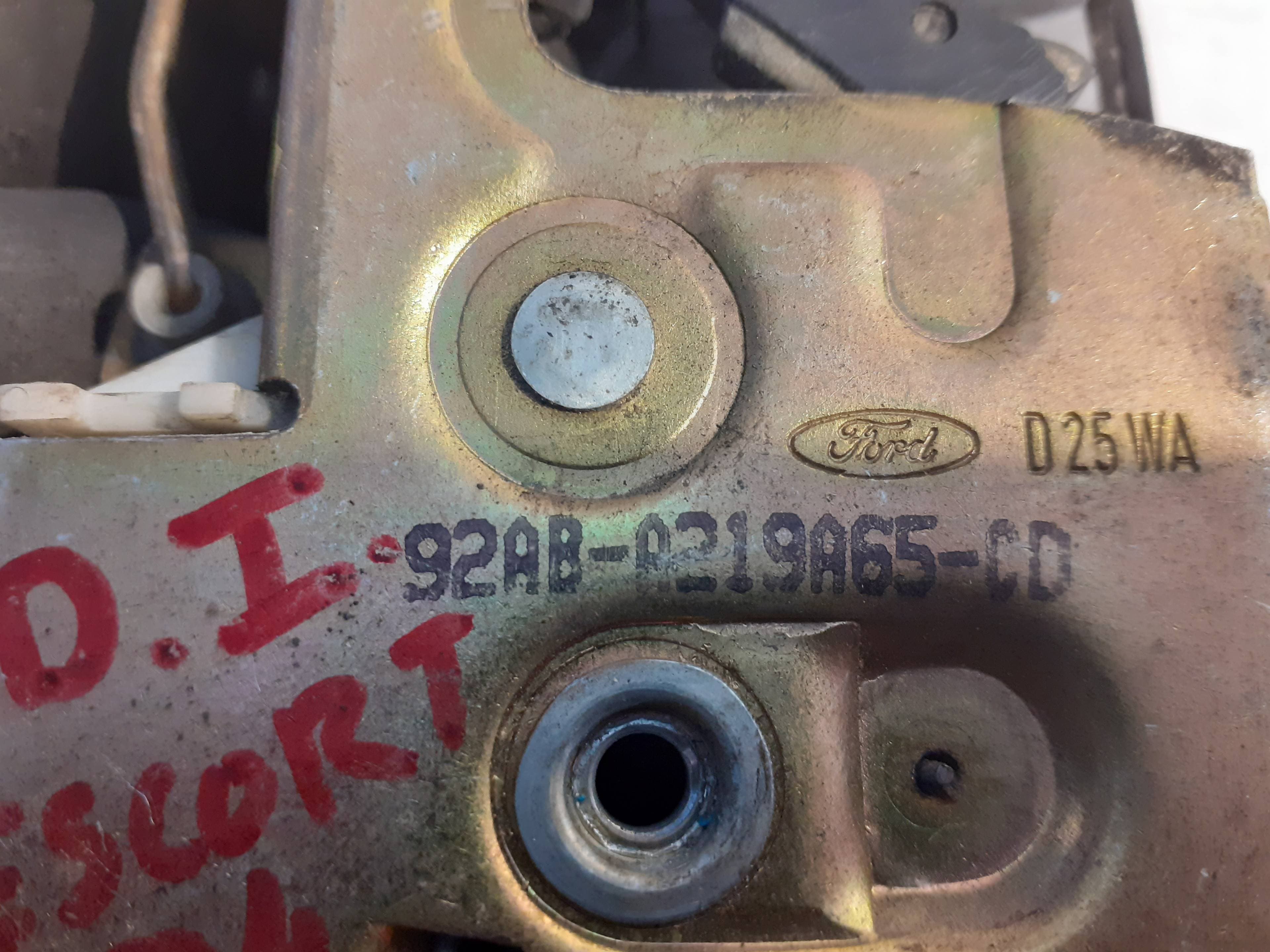 Cerradura puerta delantera izquierda FORD ESCORT BERLINA 2