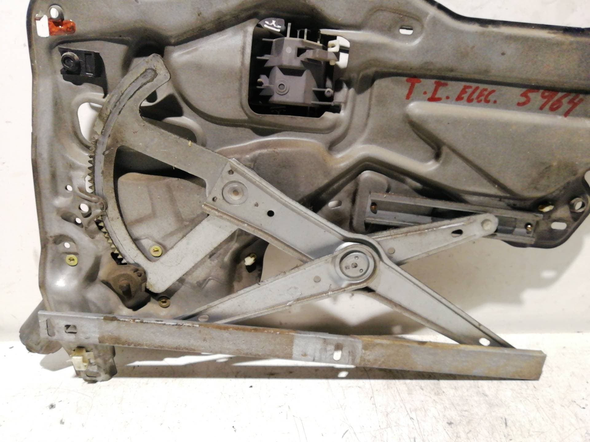 Elevalunas trasero izquierdo RENAULT LAGUNA GRANDTOUR (K56) 2