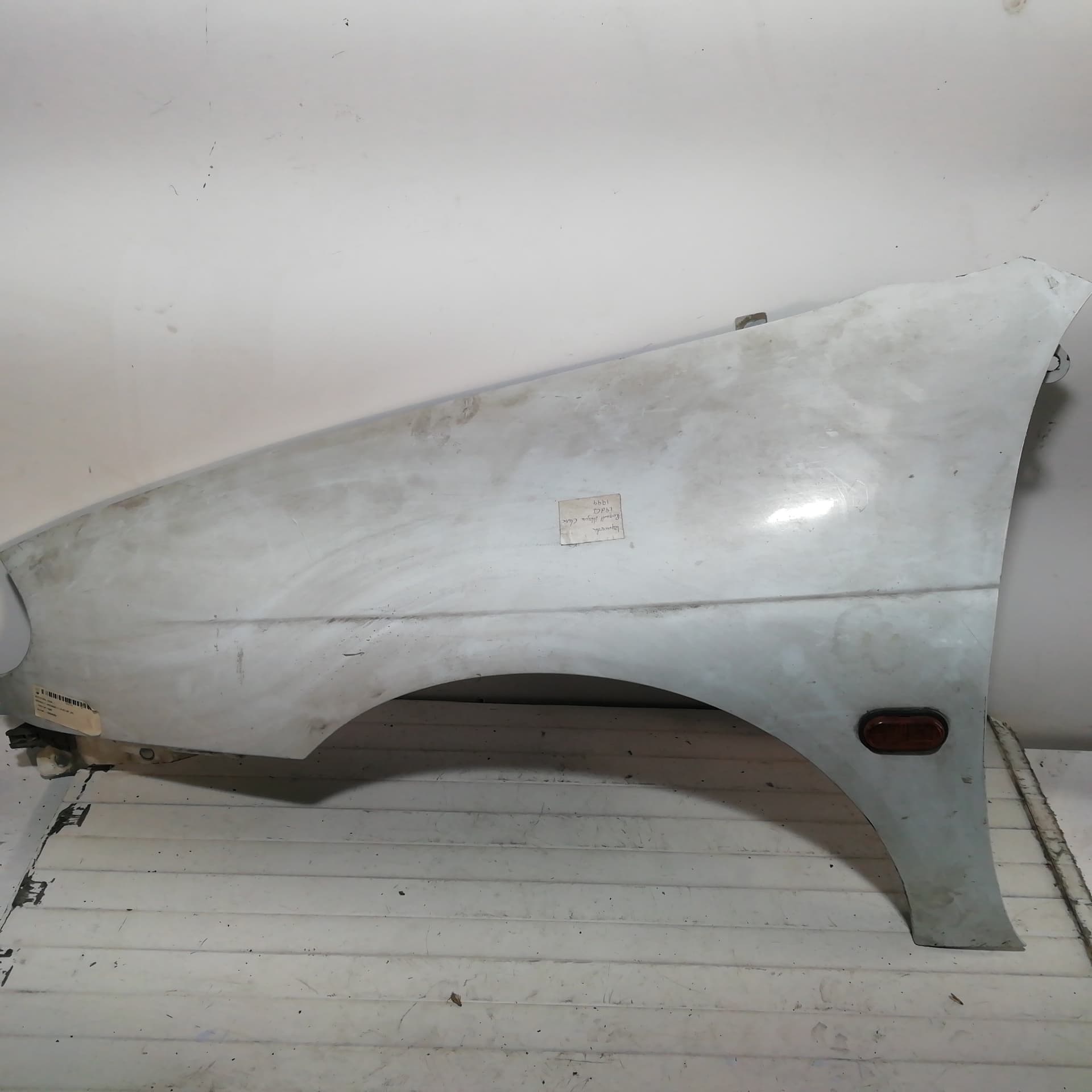 Aleta delantera izquierda RENAULT MEGANE I CLASSIC (LA0)