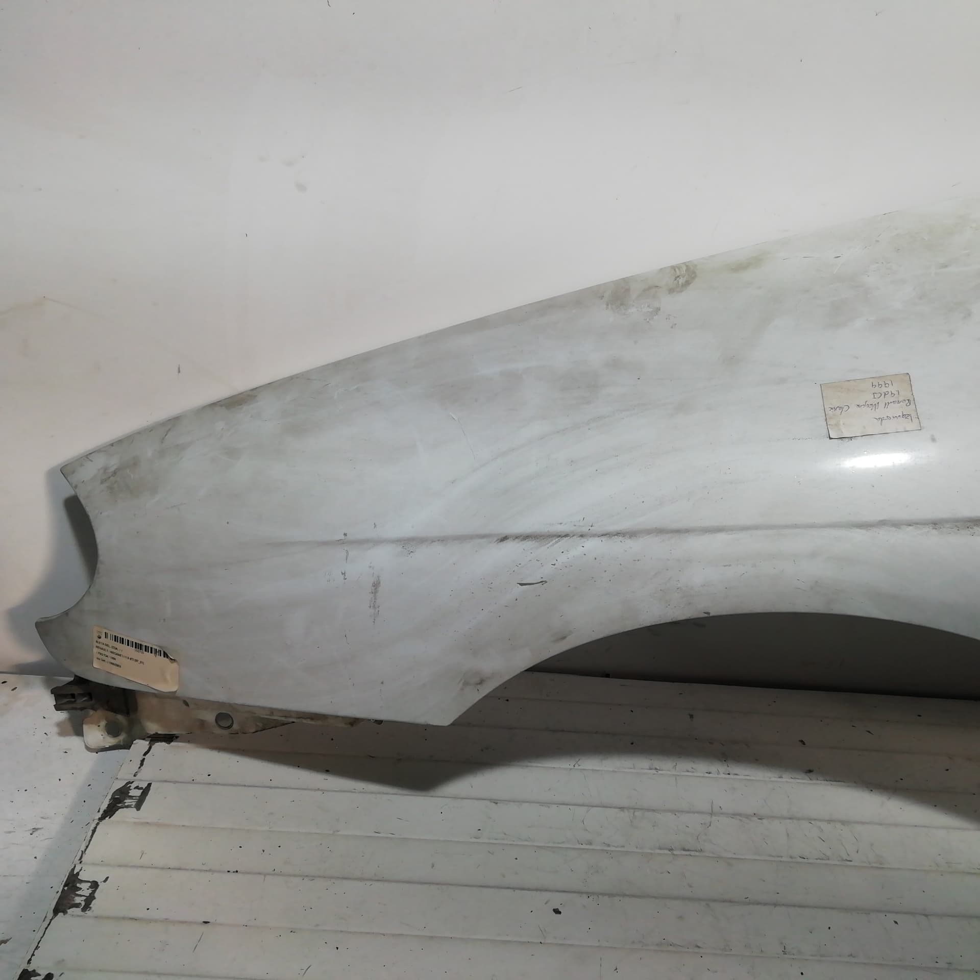 Aleta delantera izquierda RENAULT MEGANE I CLASSIC (LA0) 3
