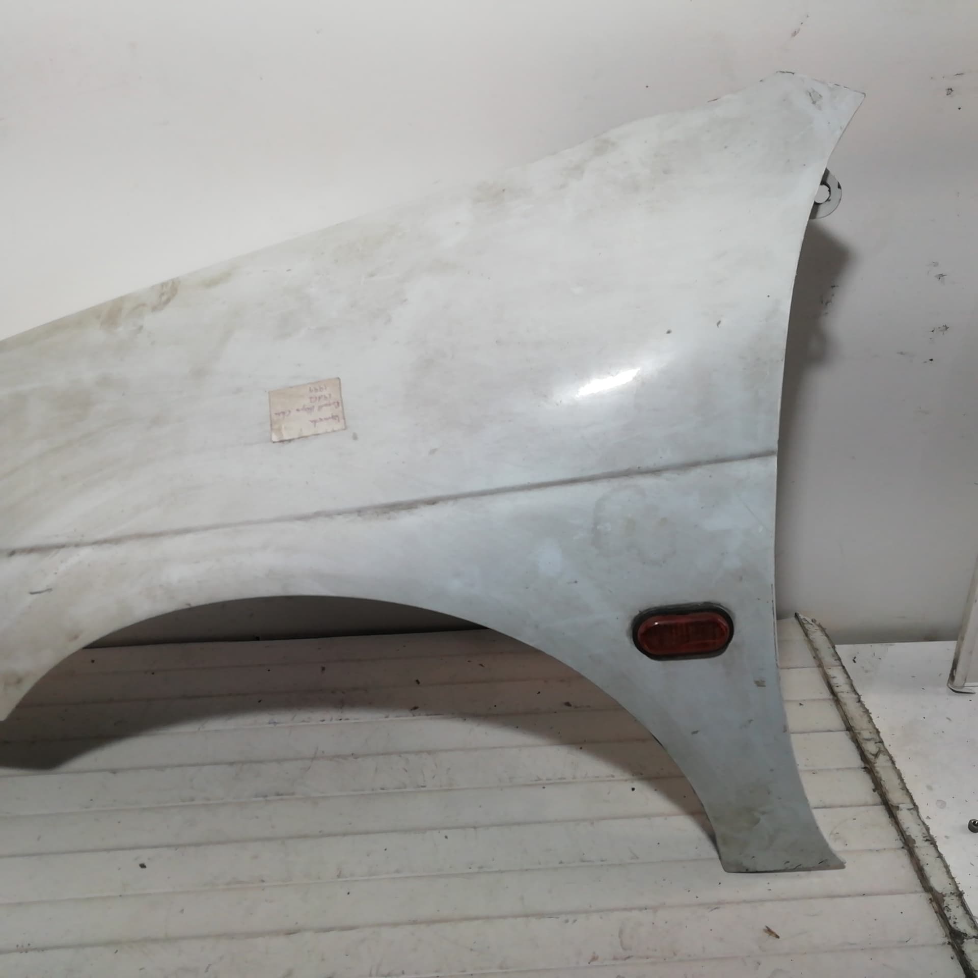 Aleta delantera izquierda RENAULT MEGANE I CLASSIC (LA0) 2