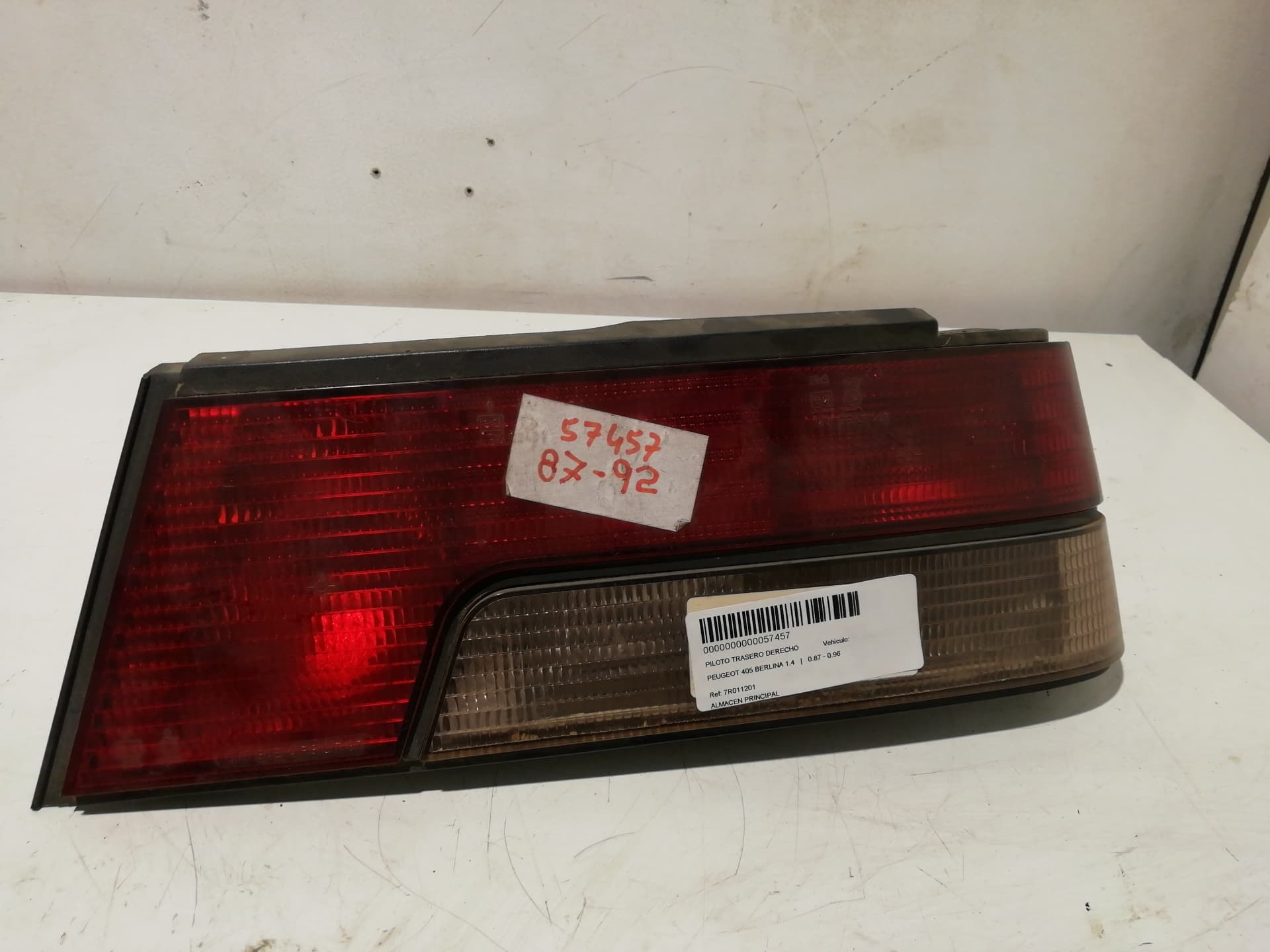 Piloto trasero derecho PEUGEOT 405 BERLINA