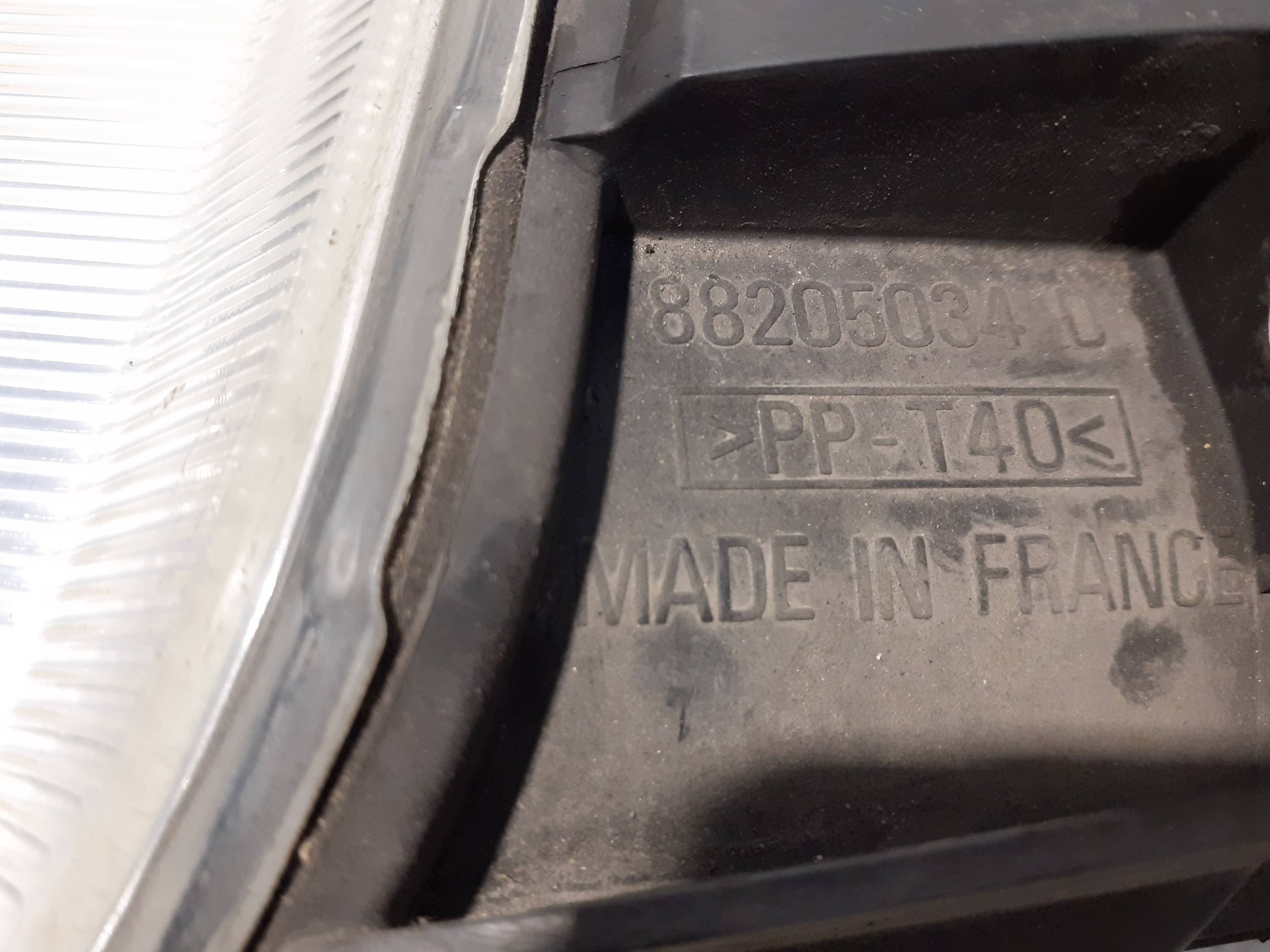 Faro derecho CITROEN XANTIA BERLINA 3