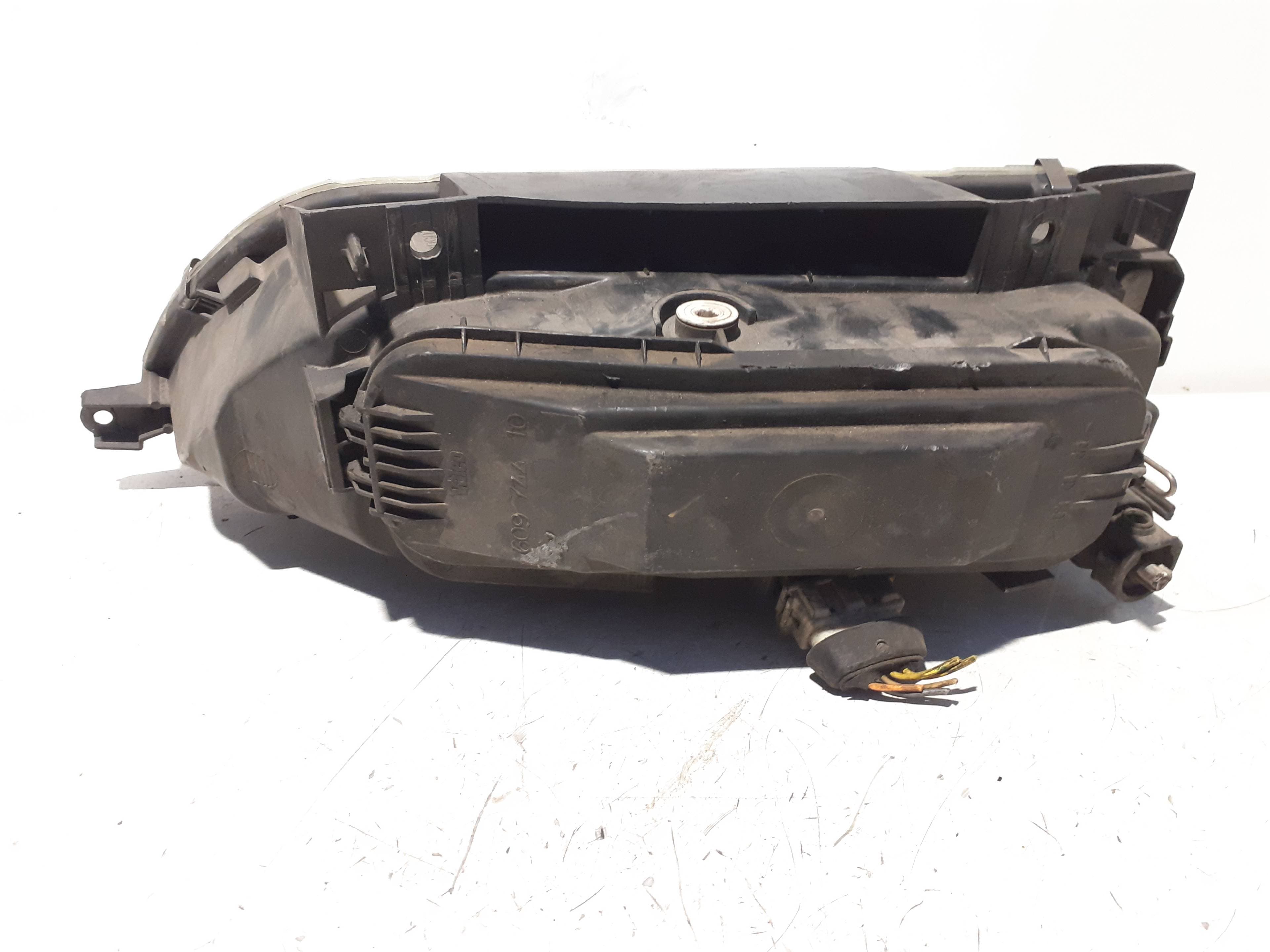 Faro derecho CITROEN XANTIA BERLINA 2