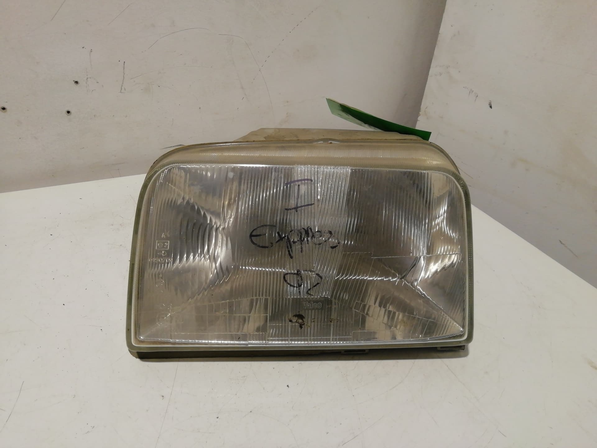Faro izquierdo RENAULT RAPID/EXPRESS (F40)