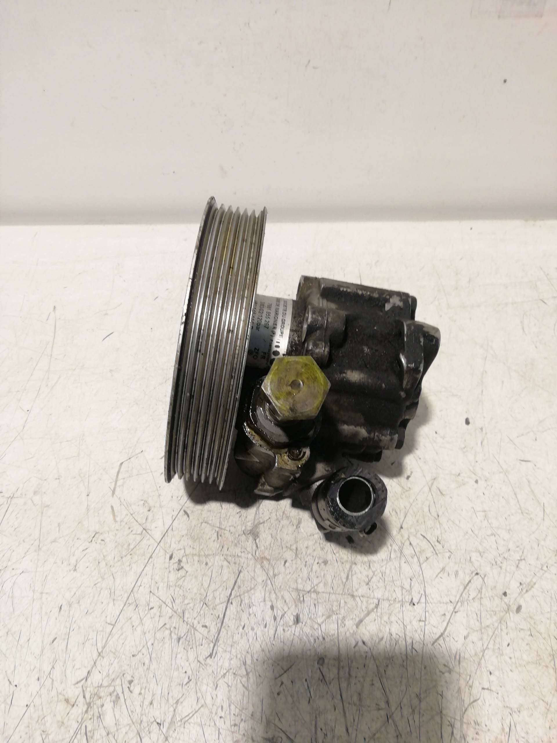 Bomba direccion AUDI A6 AVANT (C4) 4