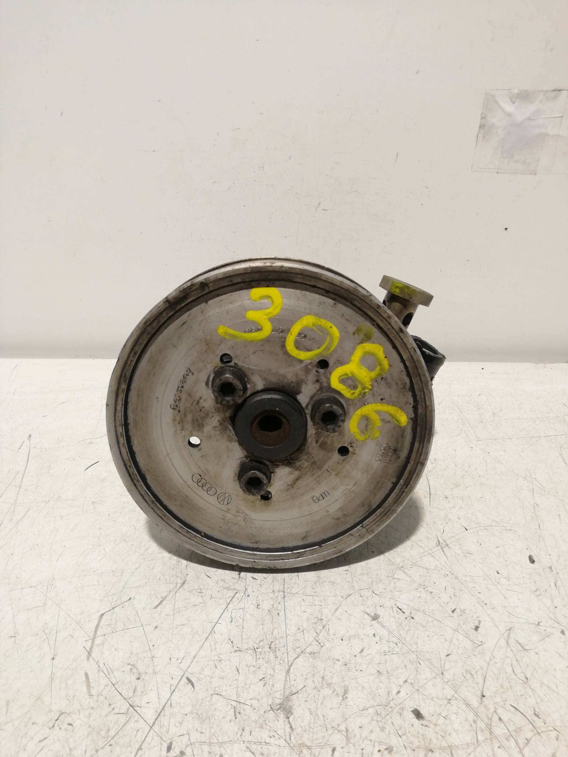 Bomba direccion AUDI A6 AVANT (C4) 2
