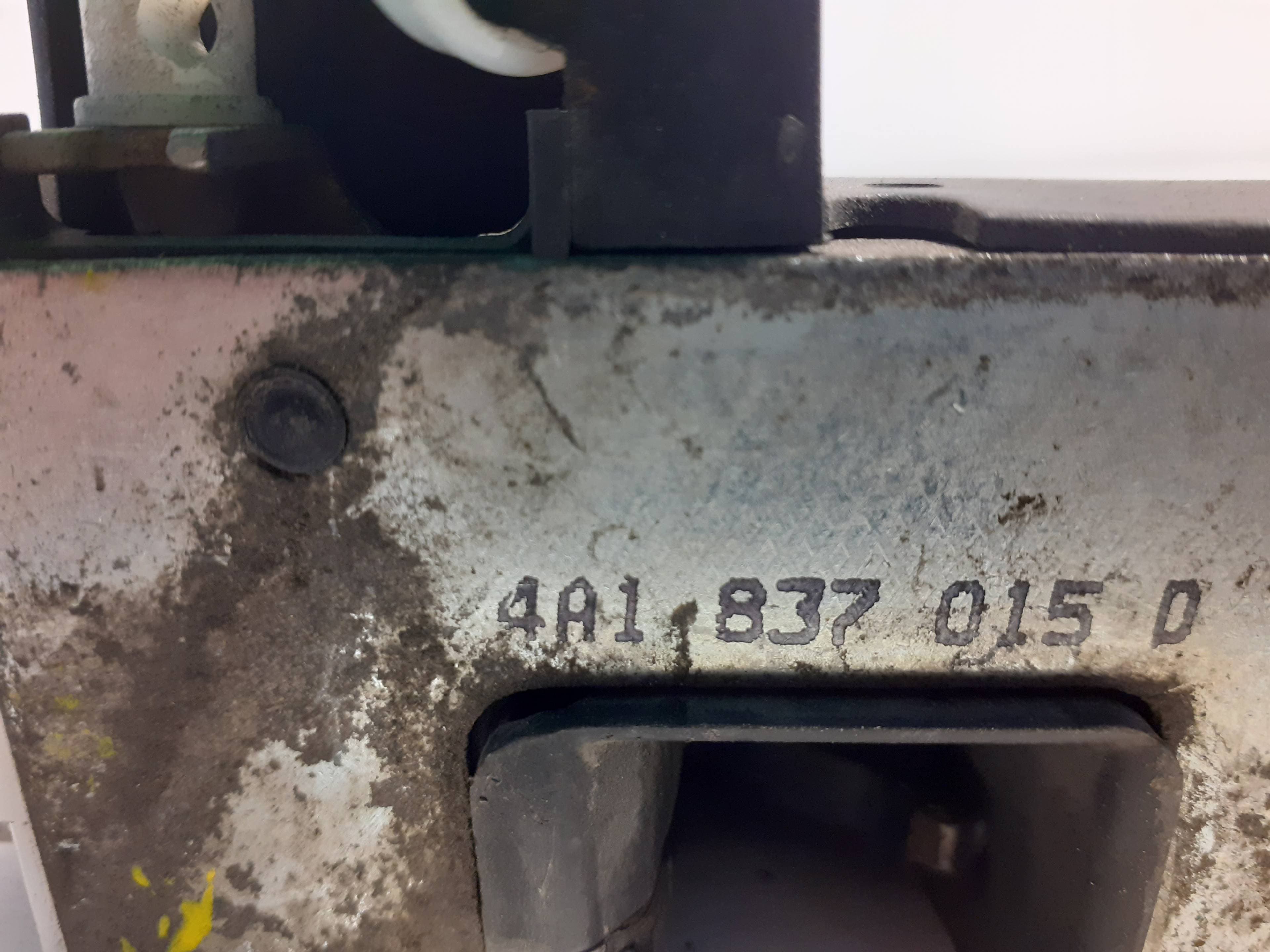 Cerradura puerta delantera izquierda AUDI A6 AVANT (C4) 2