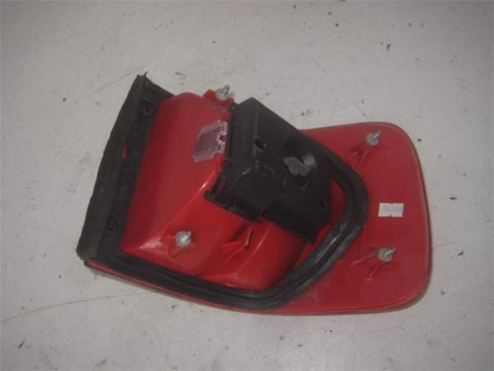 Piloto trasero izquierdo AUDI 80 AVANT 3