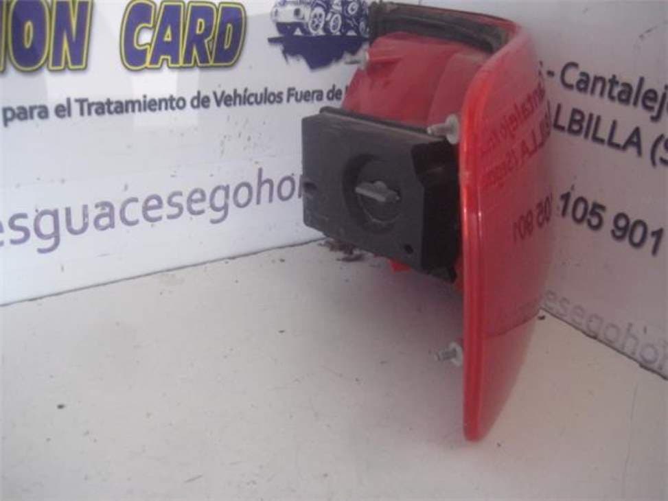 Piloto trasero izquierdo AUDI 80 AVANT 2