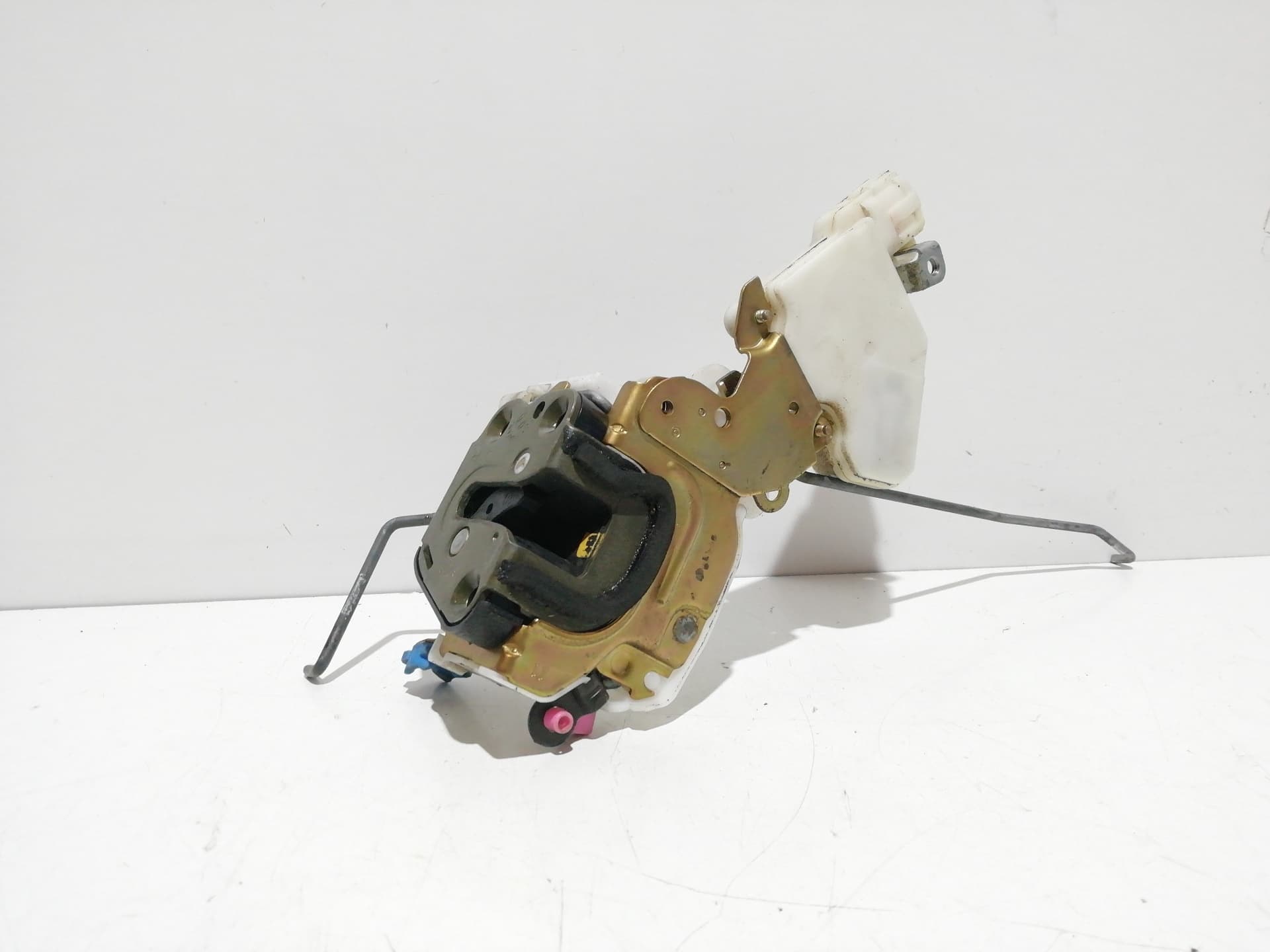 Cerradura puerta delantera derecha NISSAN ALMERA (N15)