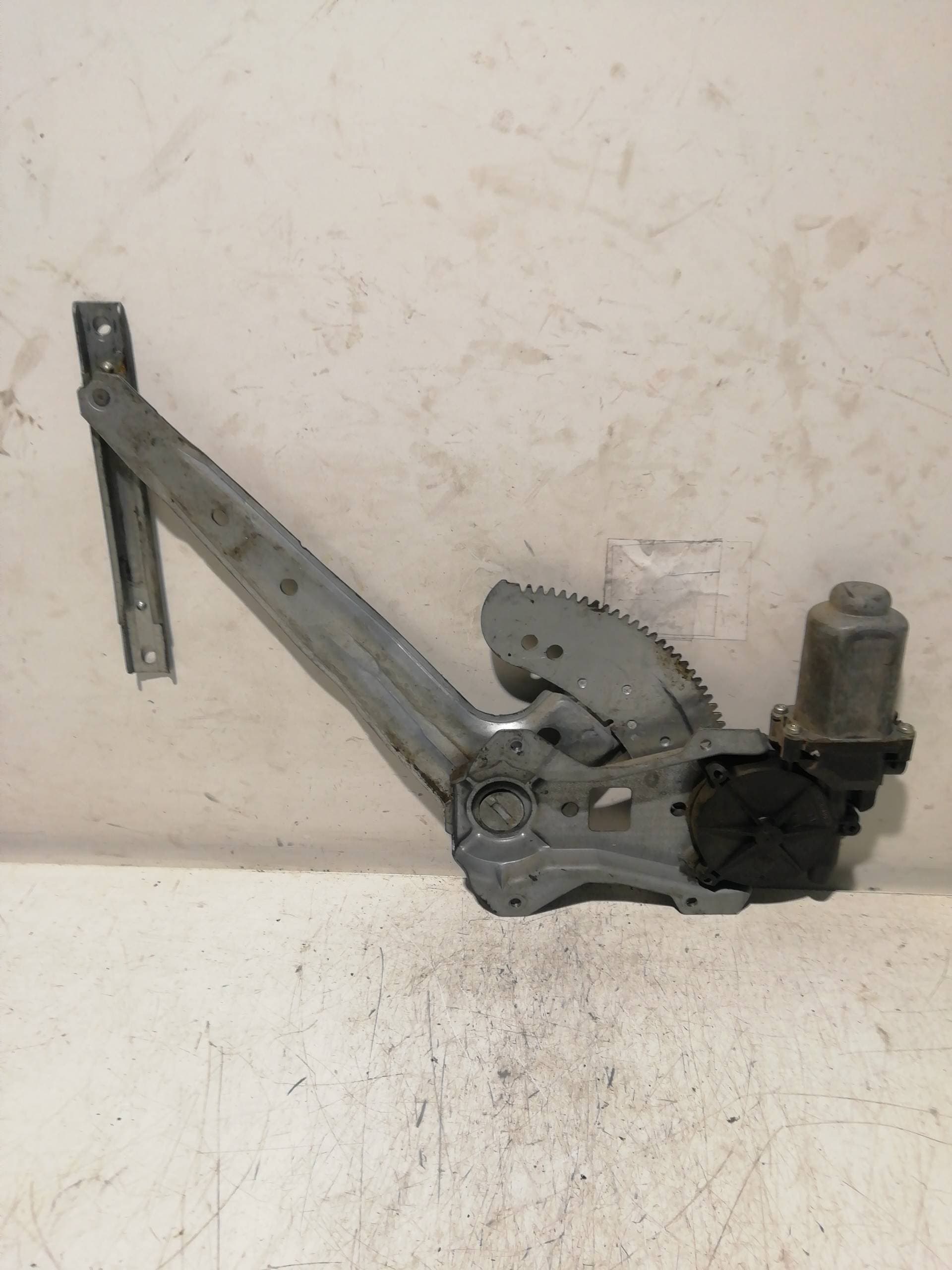 Elevalunas trasero derecho NISSAN ALMERA (N15) 4