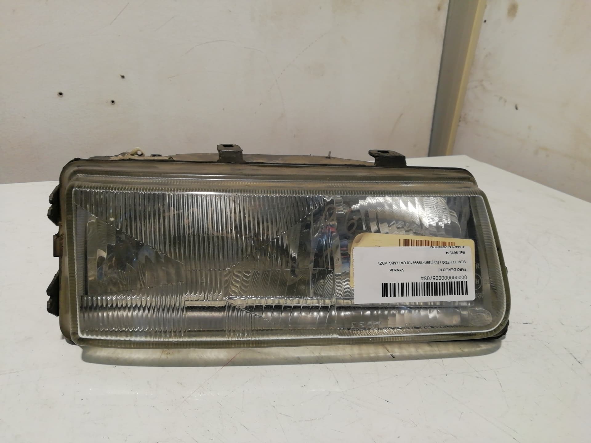 Faro derecho SEAT TOLEDO (1L)