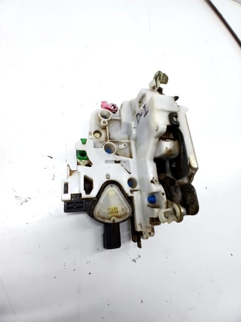 Cerradura puerta delantera izquierda NISSAN PICK UP (D22) 3