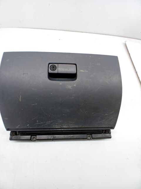 Guantera NISSAN PICK UP (D22)