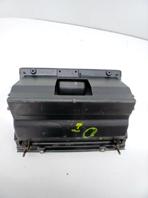 Guantera NISSAN PICK UP (D22) 2