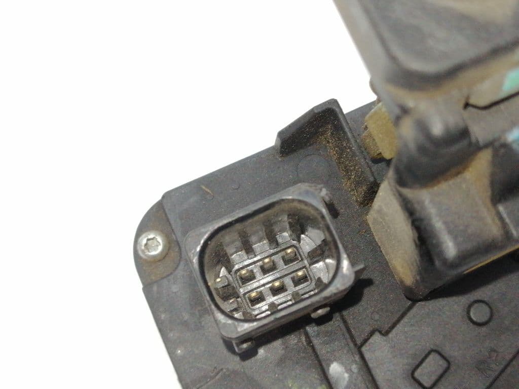 Cerradura puerta trasera derecha CHEVROLET CAPTIVA 3