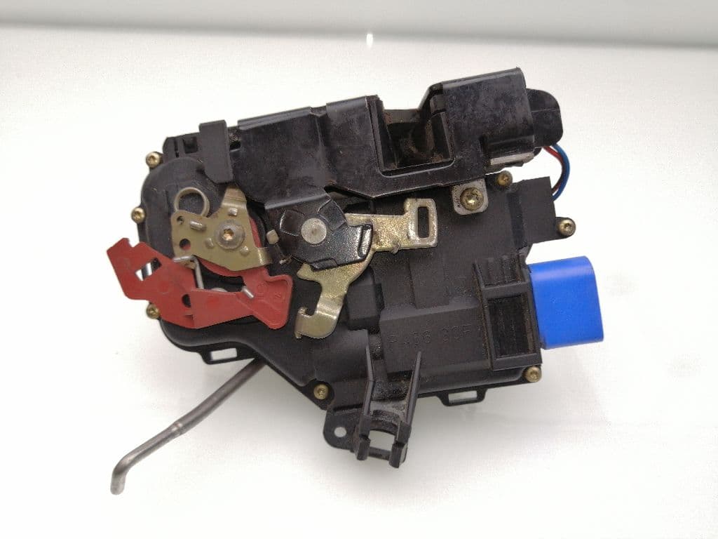 Cerradura puerta delantera derecha AUDI A3 (8P) 2