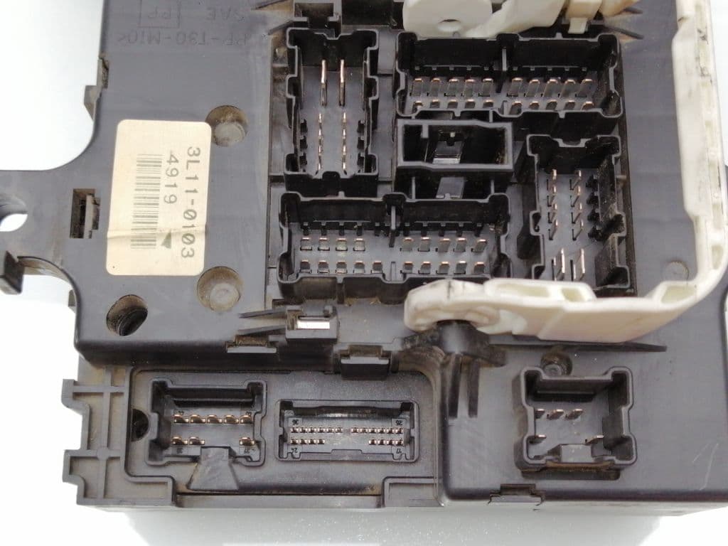 Caja reles / fusibles NISSAN TERRANO/TERRANO.II (R20) 3