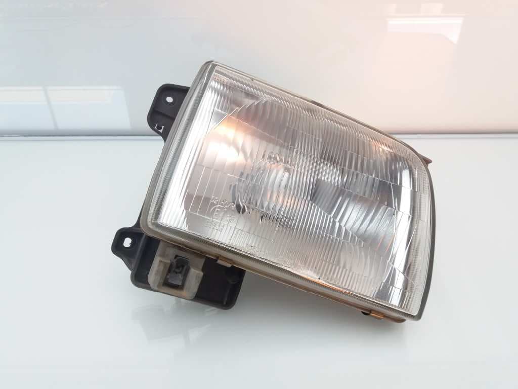 Faro derecho NISSAN PICK-UP (Y720)