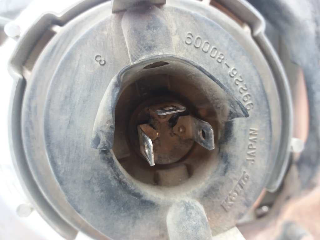 Faro derecho NISSAN PICK-UP (Y720) 4