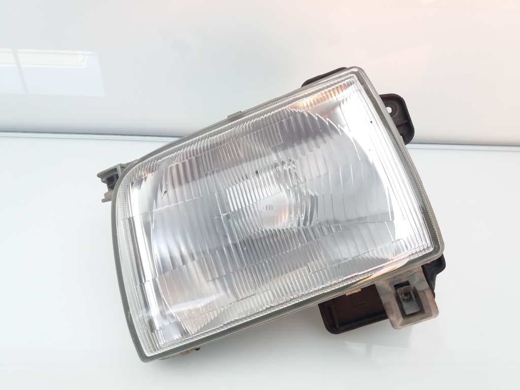 Faro izquierdo NISSAN PICK-UP (Y720)