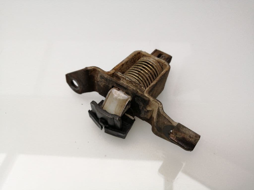 Cerradura maletero / porton NISSAN PICK-UP (Y720) 3