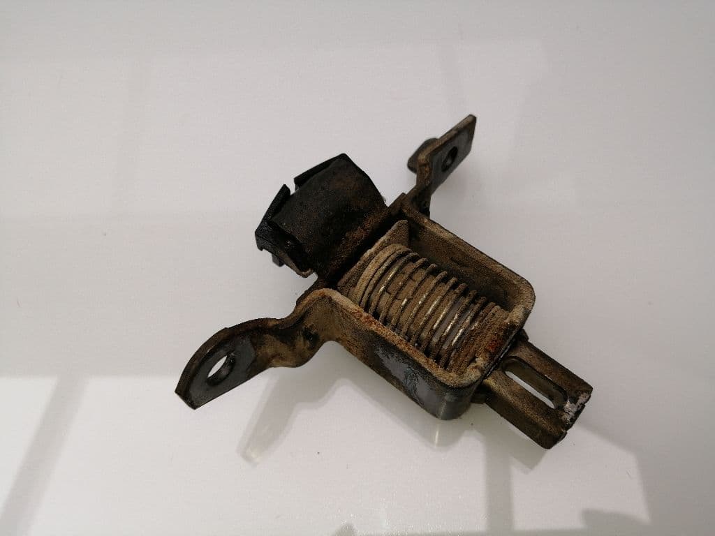 Cerradura maletero / porton NISSAN PICK-UP (Y720) 2