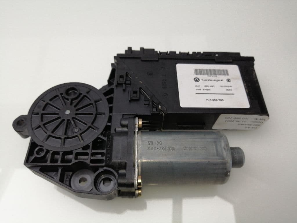Motor elevalunas trasero izquierdo VOLKSWAGEN TOUAREG (7L6)