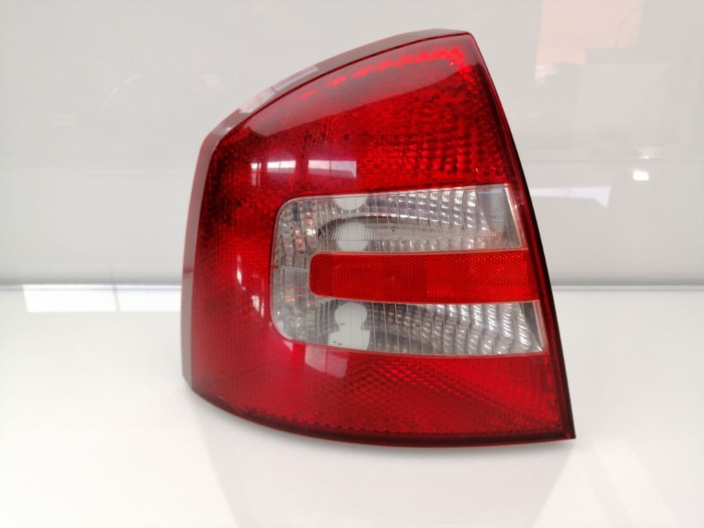 Piloto trasero izquierdo SKODA OCTAVIA BERLINA (1Z3)