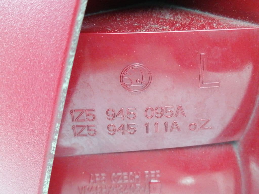 Piloto trasero izquierdo SKODA OCTAVIA BERLINA (1Z3) 5