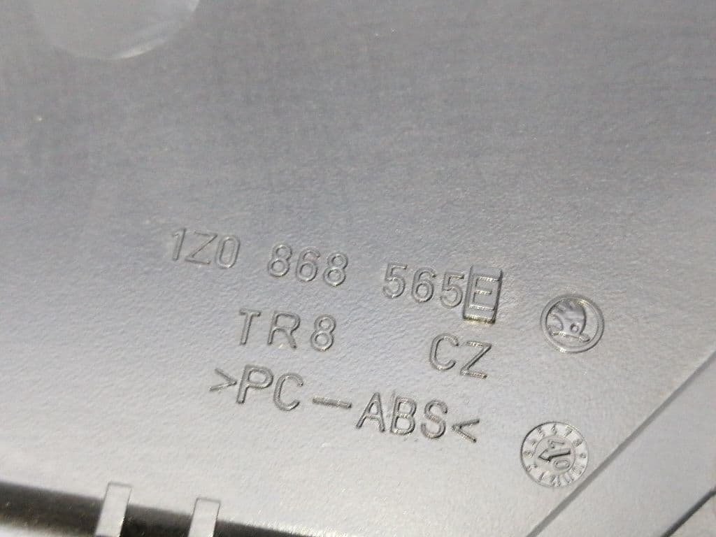 Plastico SKODA OCTAVIA BERLINA (1Z3) 2