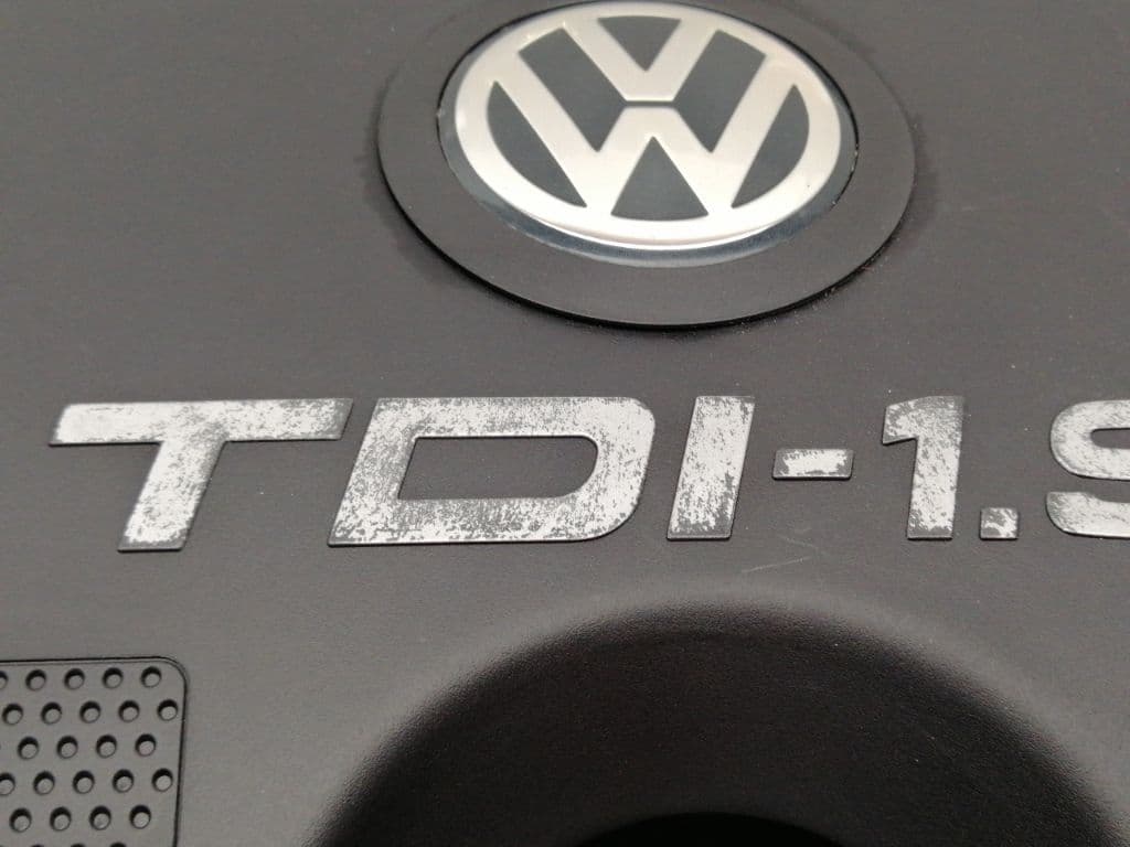 Plastico VOLKSWAGEN GOLF IV BERLINA (1J1) 3