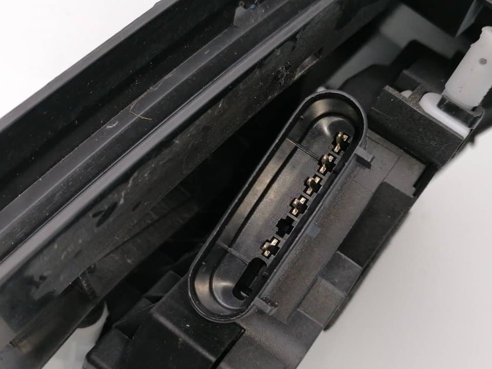 Cerradura puerta trasera derecha FORD FOCUS 2