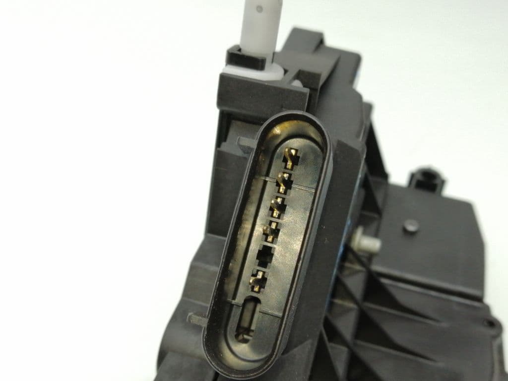 Cerradura puerta trasera izquierda FORD FOCUS 2