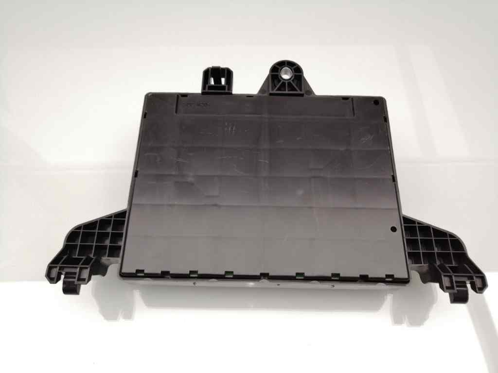 Caja reles / fusibles OPEL ASTRA J LIM 3