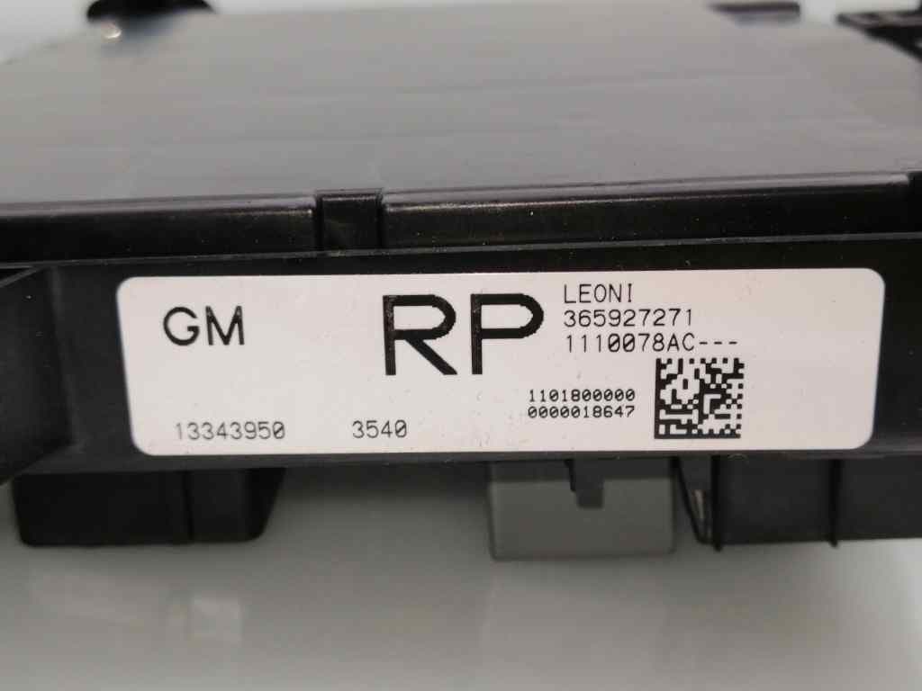 Caja reles / fusibles OPEL ASTRA J LIM 2